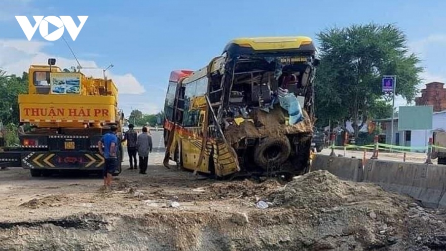 33 people survive as passenger bus plunges into canal at midnight